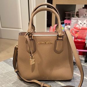 ⭐️Michael Kors Cross Body